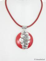 Rode halsketting met ronde hanger