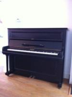 mat zwarte piano
