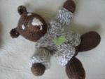 knuffelbeer bij snuffelschuurdepompoen