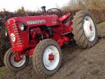 Mc cormick D320 met aanhanger 