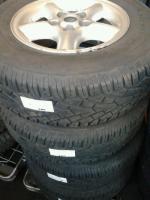 Autobanden 4x4 General Grabber UHP 235/70R16 met v