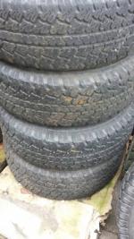 4 donkerblauwe vogue velgen met 265/70 banden