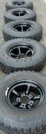 challenger wheels(mach5) met 255-85x16 banden
