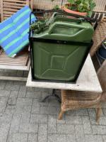 Stalen jerrycan 20 lt + houder NIEUW