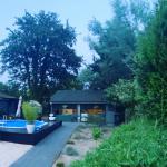 Tuinhuis plus caravan voor 5p in Oosterhout GLD